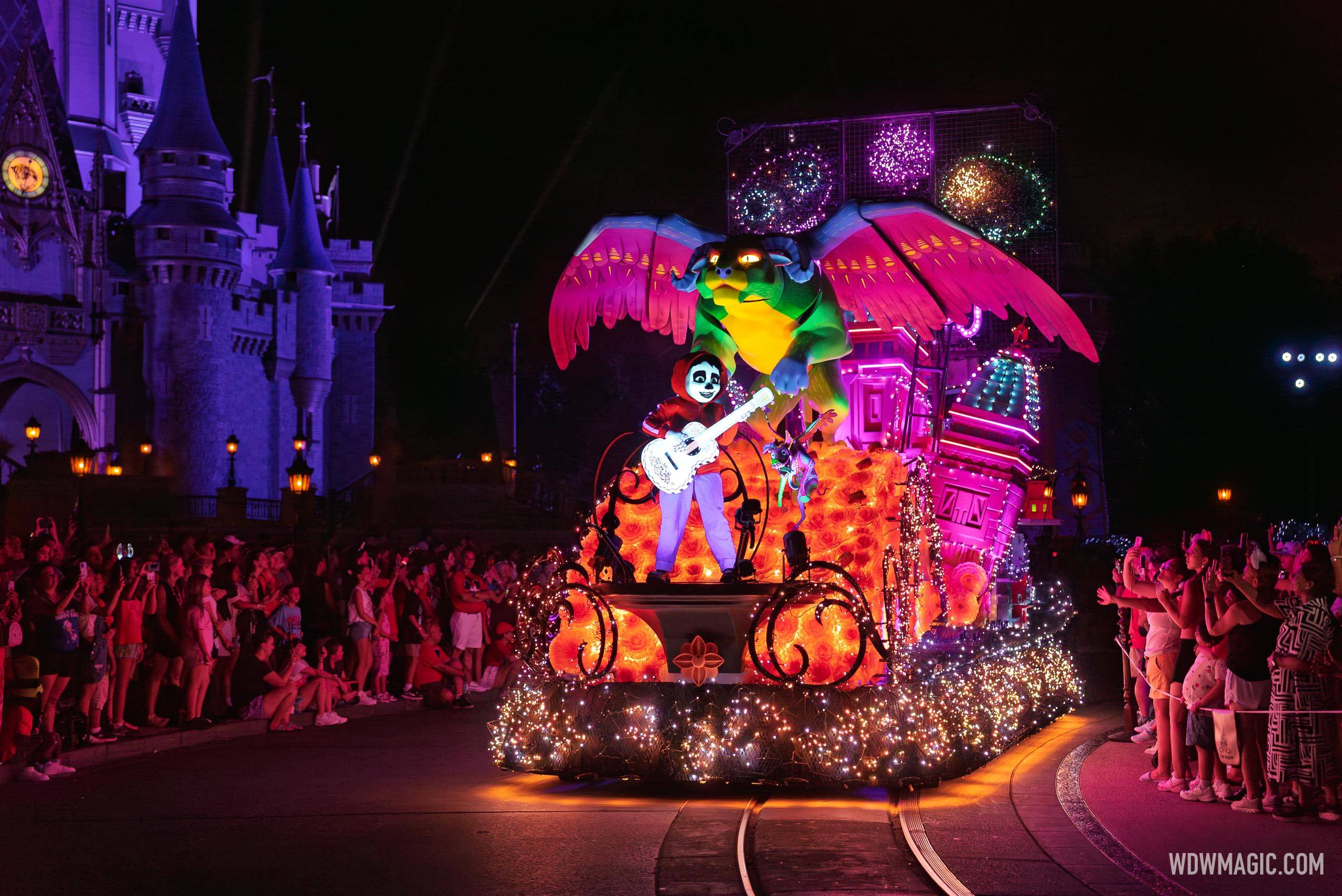 Performance de la noche de apertura de Disney Starlight