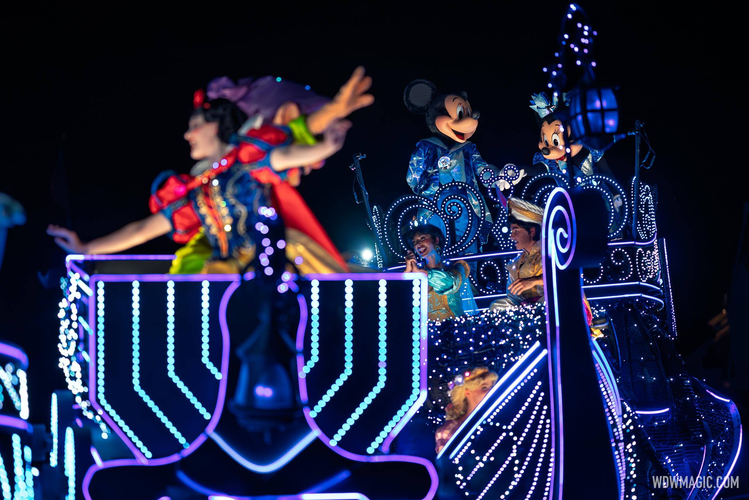 Mickey and Minnie on the Finale Float