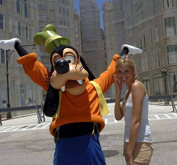Actress Maggie
Grace, who plays Shannon Rutherford on the ABC series LOST, visits the Disney-MGM Studios.