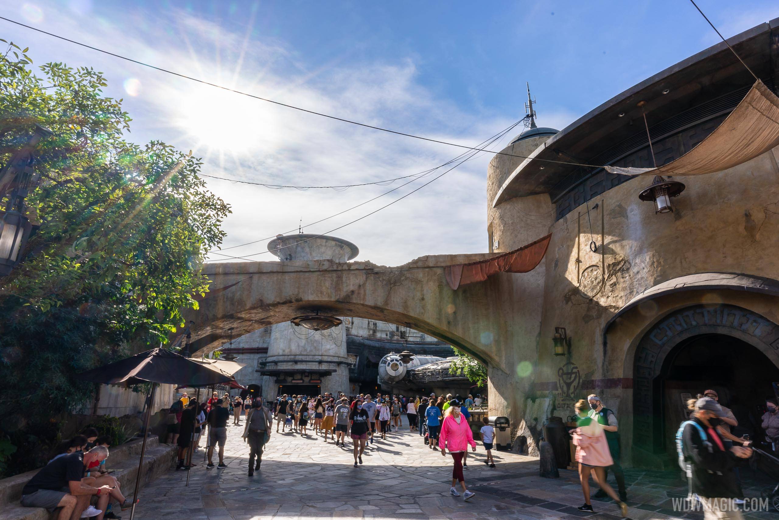 The line for Smugglers Run is filling the walkways of Galaxy's Edge