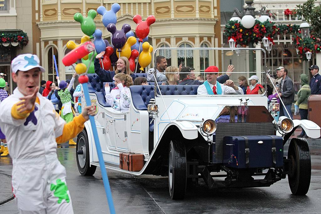 Disney's Honorary Voluntears Cavalcade opening day show