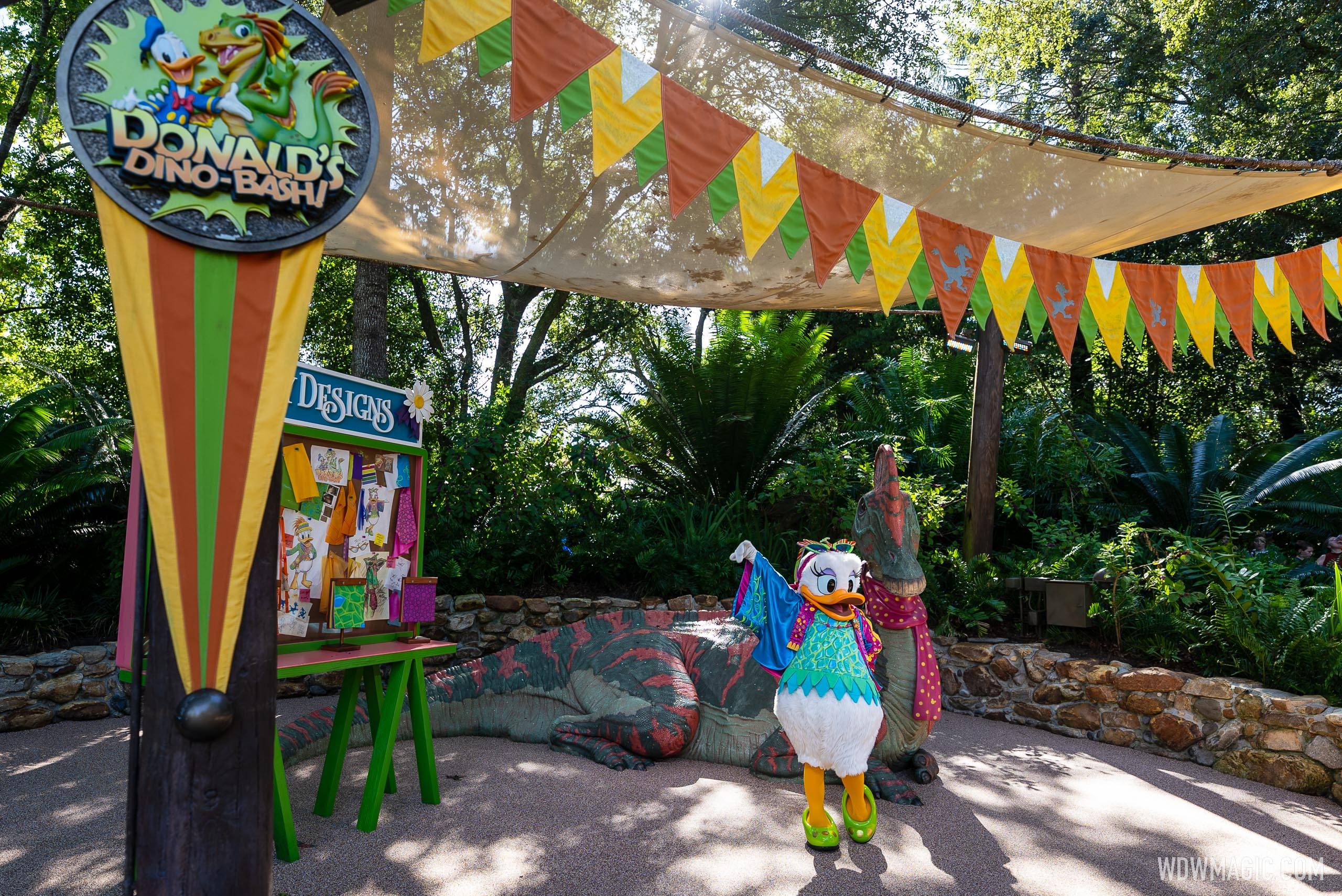 Donald's Dino-Bash a festa do Pato Donald no parque Disney's Animal Kingdom  - Indo Pra Orlando