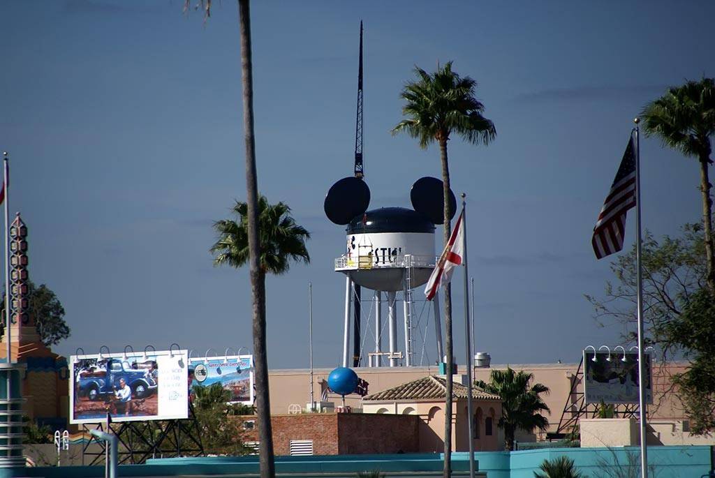 Earffel Tower logo being painted today