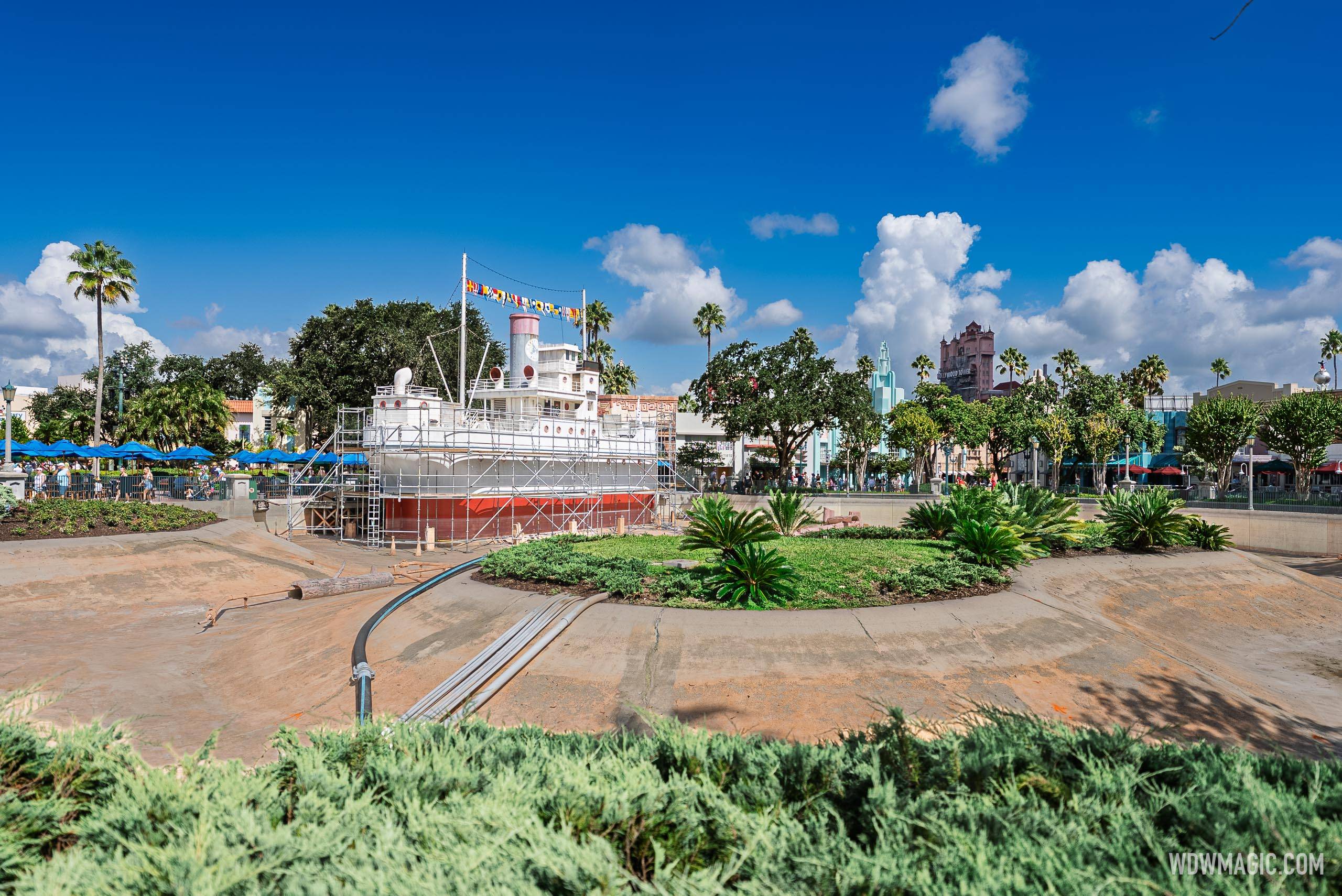 The drained Echo Lake basin with scaffolding covering the S.S. Down the Hatch, with the Tower of Terror visible in the background