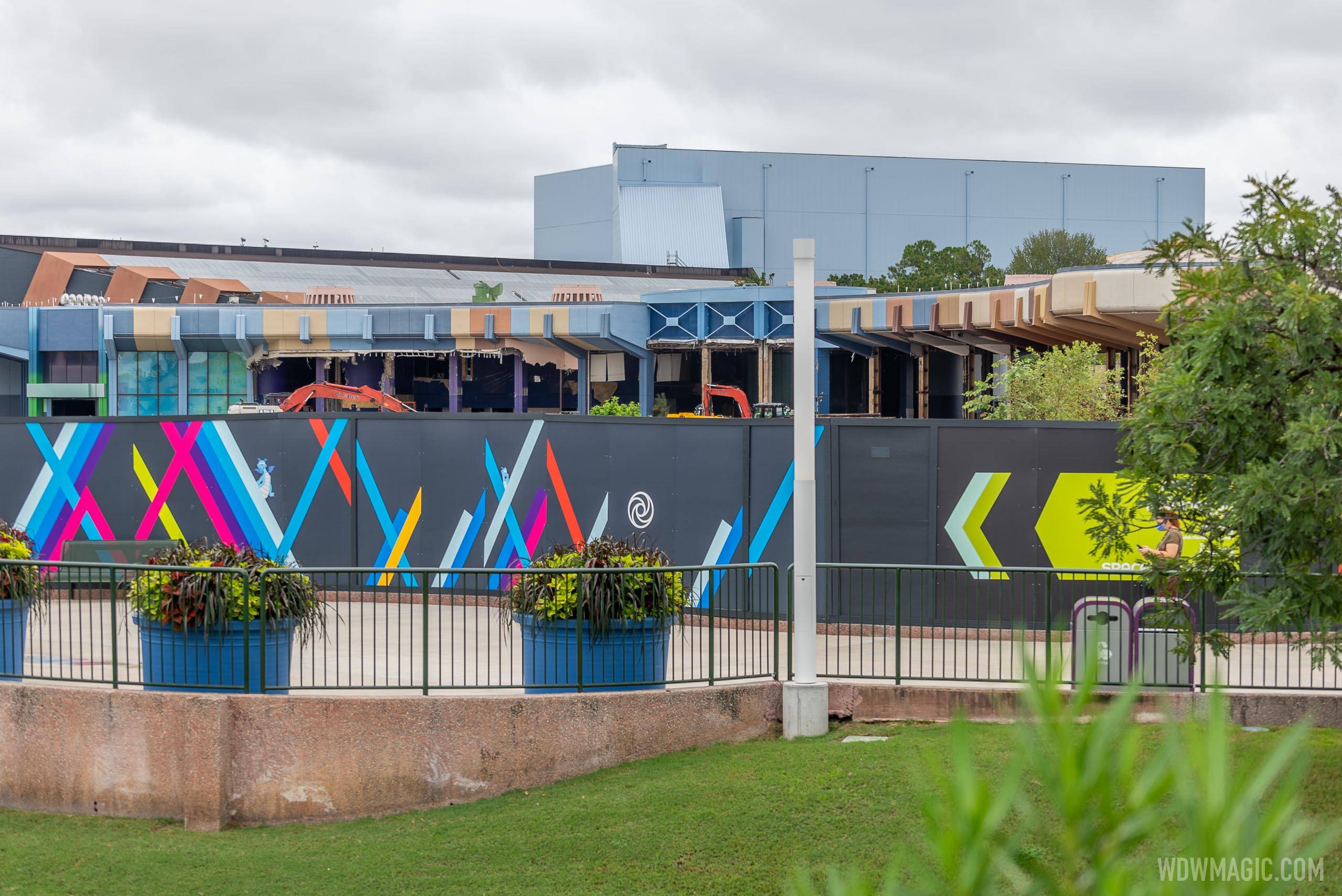PHOTOS - Mouse Gear, Electric Umbrella and Innoventions North West demolition