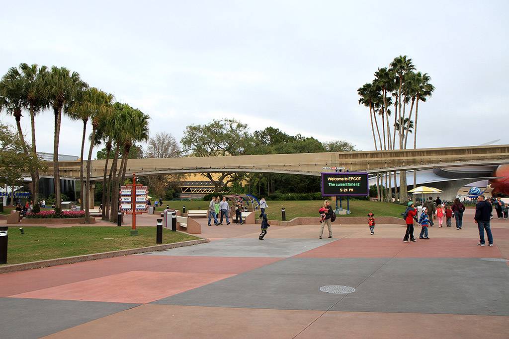 Monorail beam refurbishment in Epcot