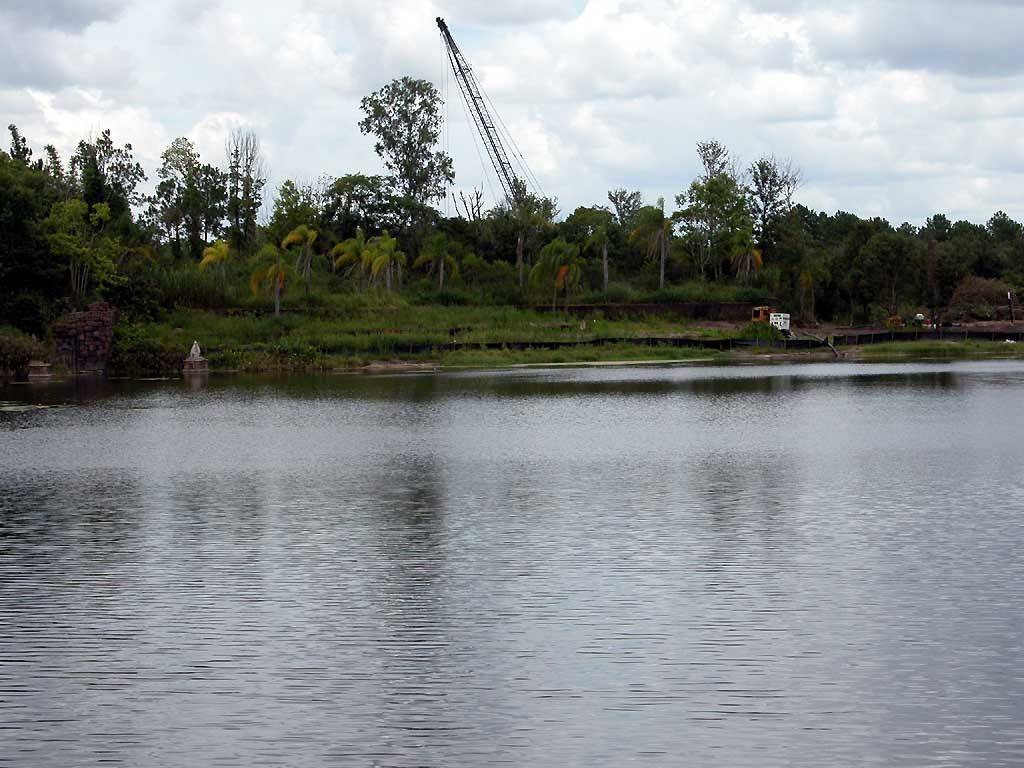 Expedition Everest construction update - large crane onsite