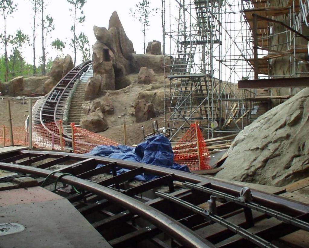 Expedition Everest construction - interior
