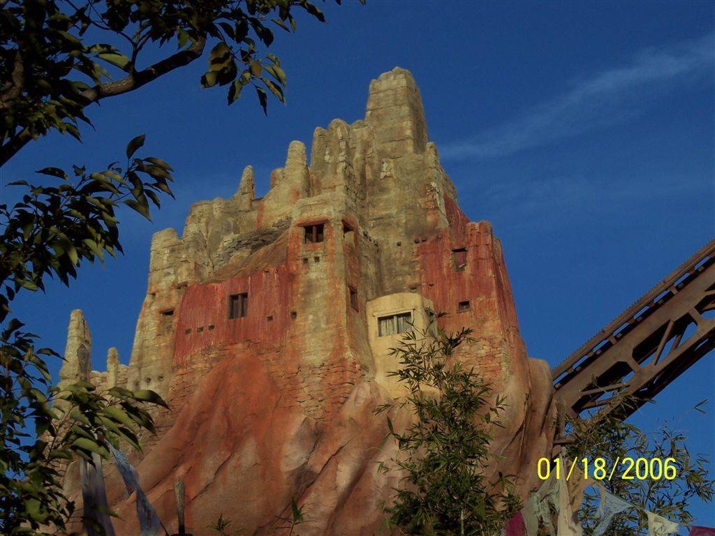 Expedition Everest cast member preview report