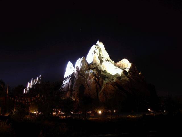 New Expedition Everest lighting