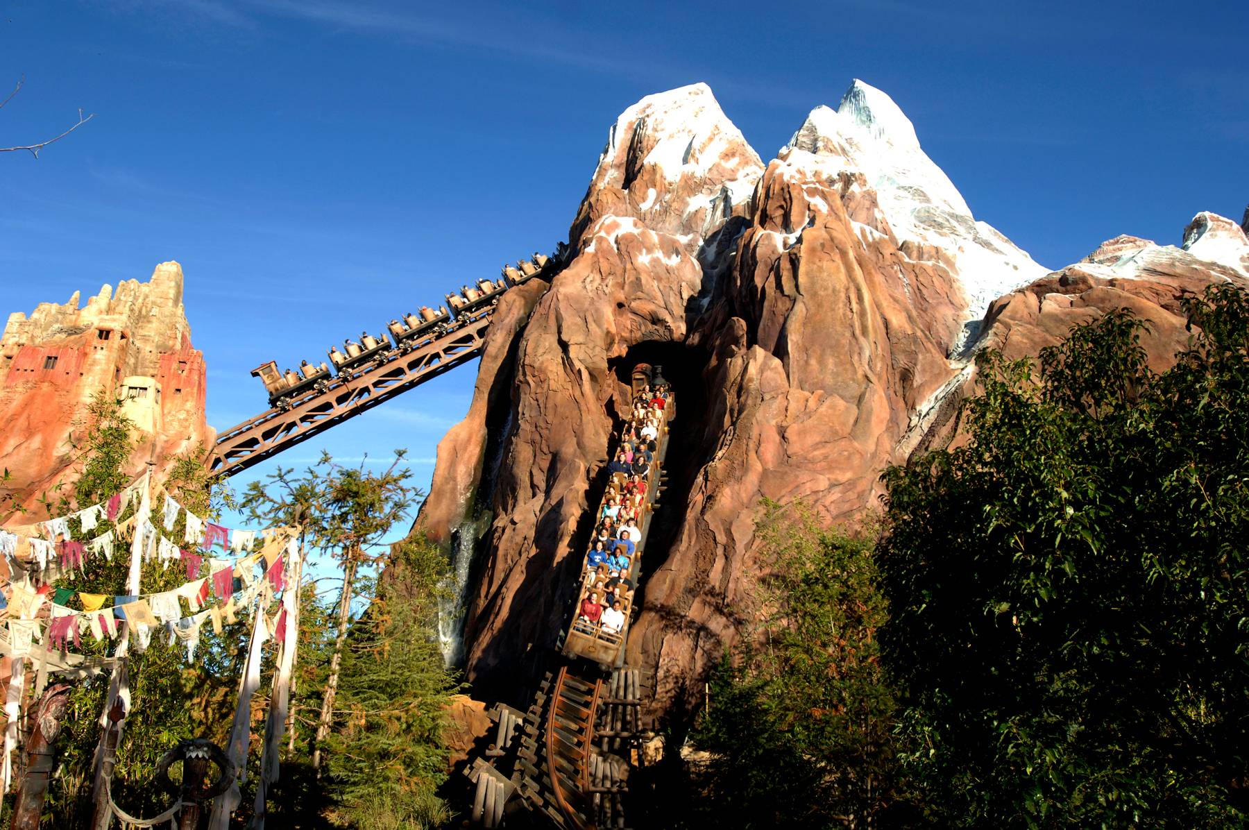 Entertainment on the Everest walkway