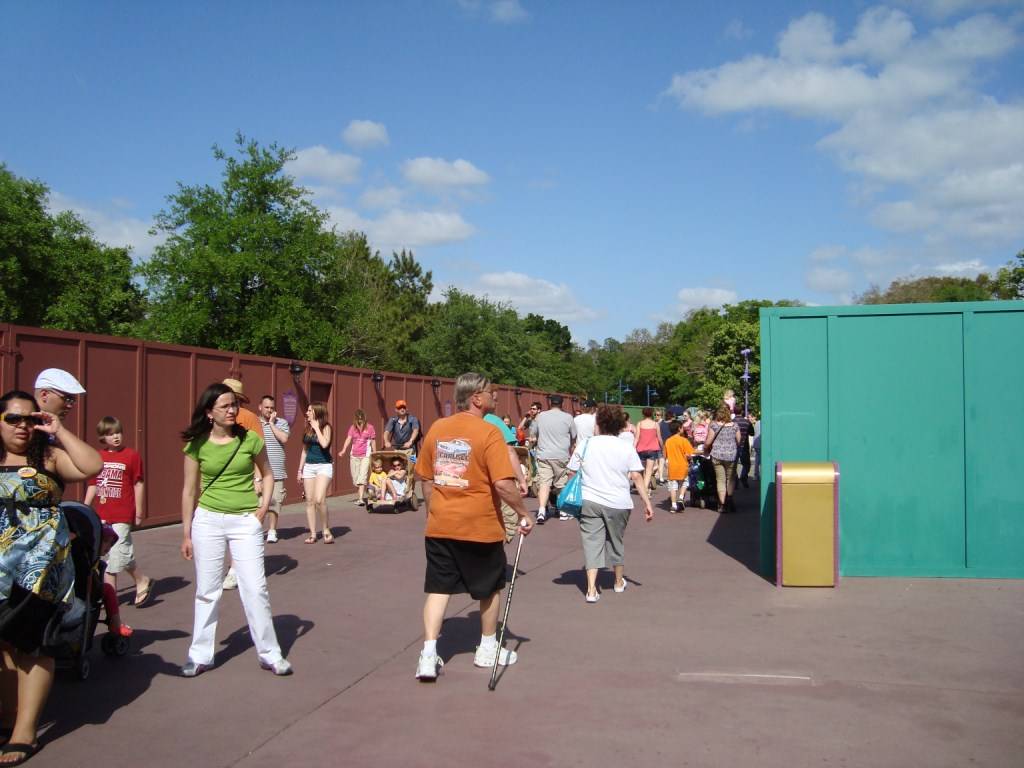 Expansion walls from Village Haus to Toontown Fair