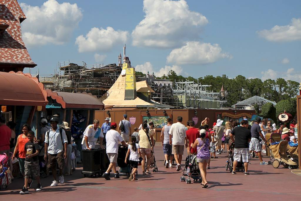 PHOTOS - More steel rises in Belle's Village in the new Fantasyland