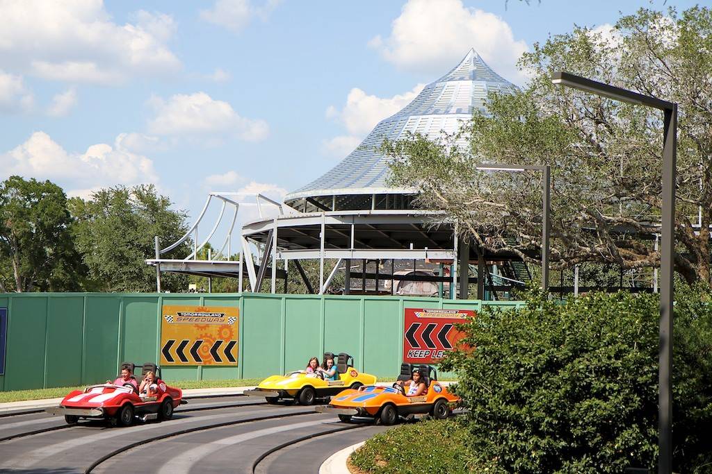 PHOTOS - More steel rises in Belle's Village in the new Fantasyland
