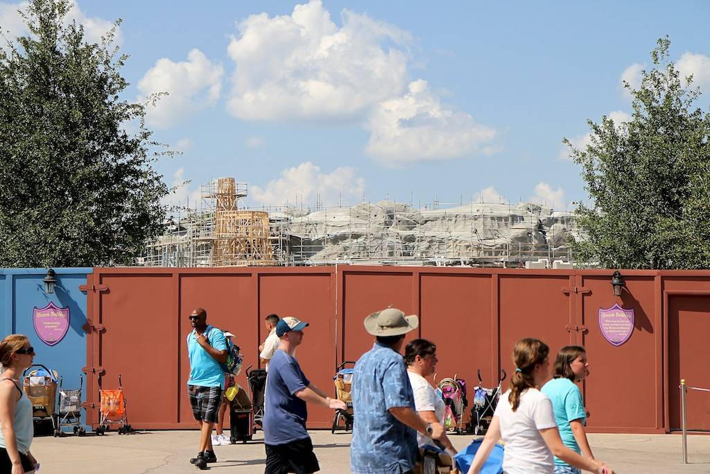 PHOTOS - More steel rises in Belle's Village in the new Fantasyland