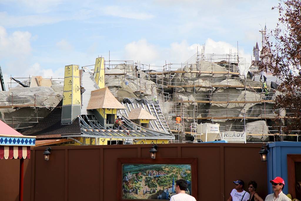 PHOTOS - Fantasyland construction site update
