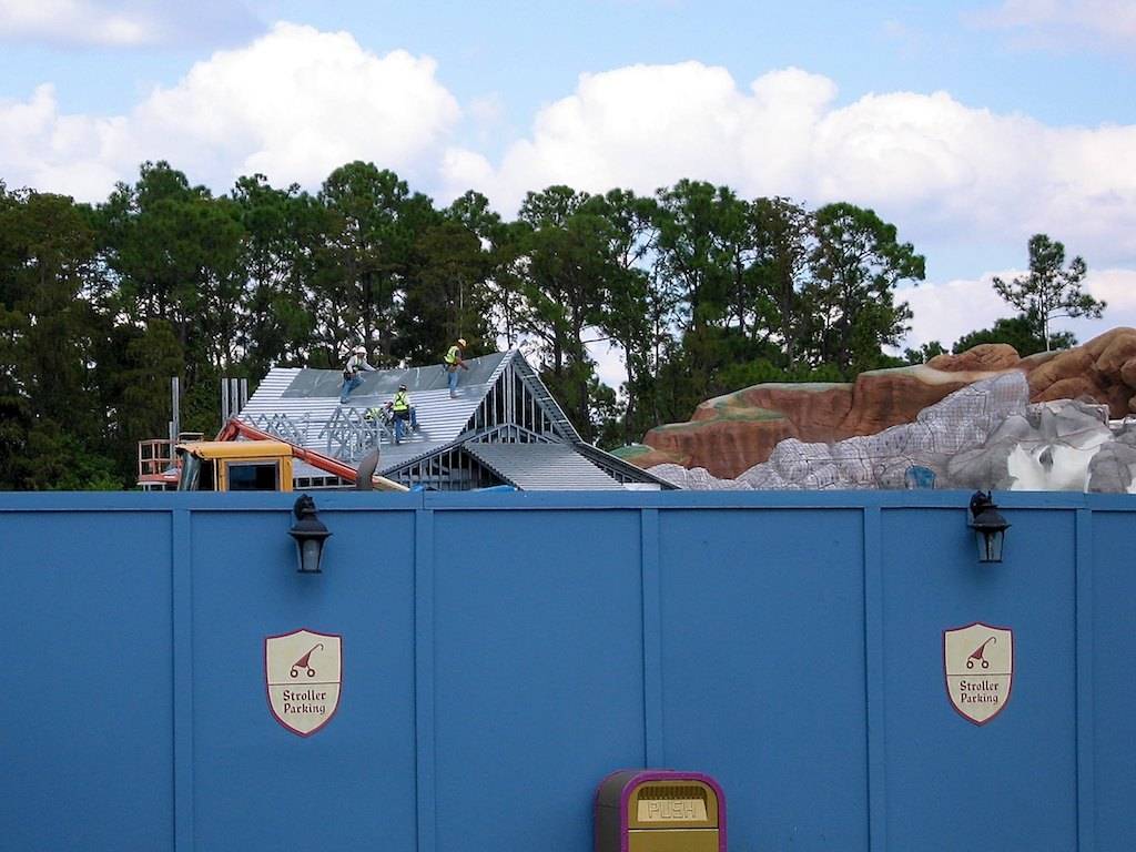 PHOTOS - Fantasyland construction update, skinless tents and snow capped mountains