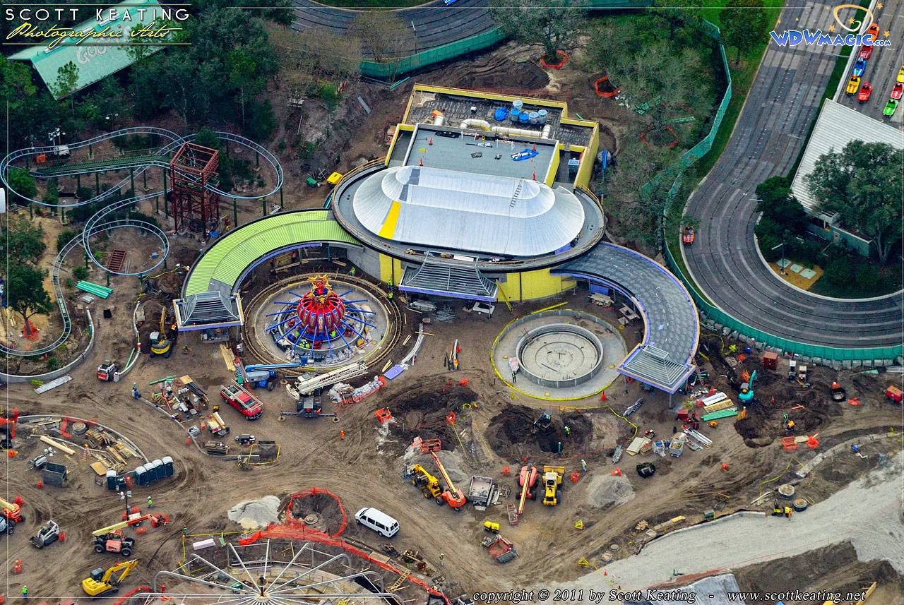 New Dumbo (ride system installed on the left side), Great Goofini coaster on the far left