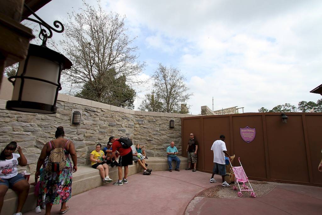PHOTOS - A close-up look at the first section of the new Fantasyland castle wall