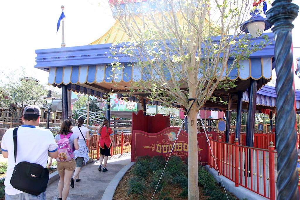 The first Dumbo guests head into the queue