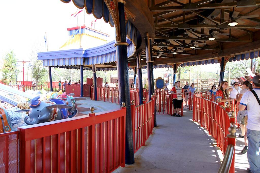 The outside queue of Dumbo