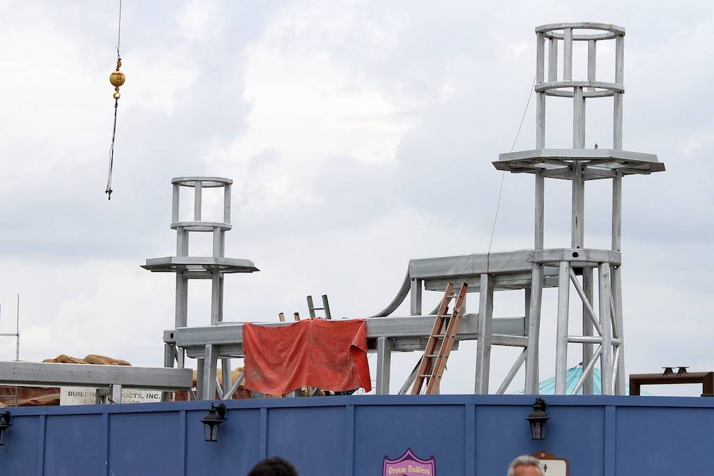 PHOTOS - Second Fantasyland big top gets color and Casey Jr Roundhouse takes shape