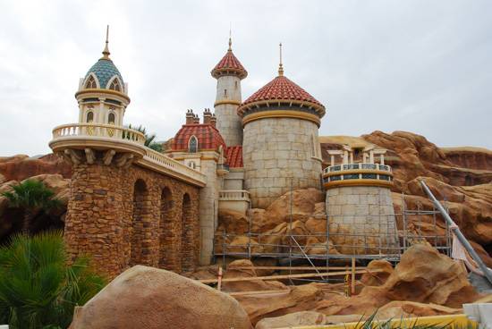 PHOTO - First look at the near complete Prince Eric's Castle in the new Fantasyland