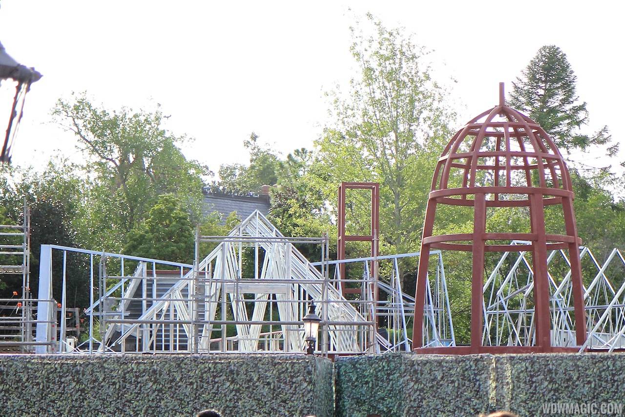 PHOTOS - Buildings taking shape in the new Fantasyland restroom area