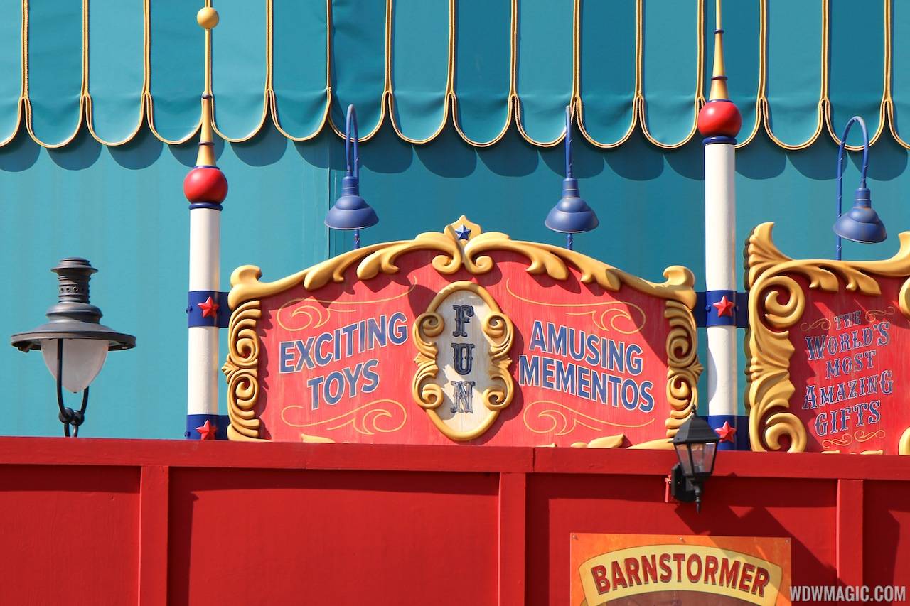 PHOTOS - Storybook Circus 'Big Top Souvenirs' gets signage