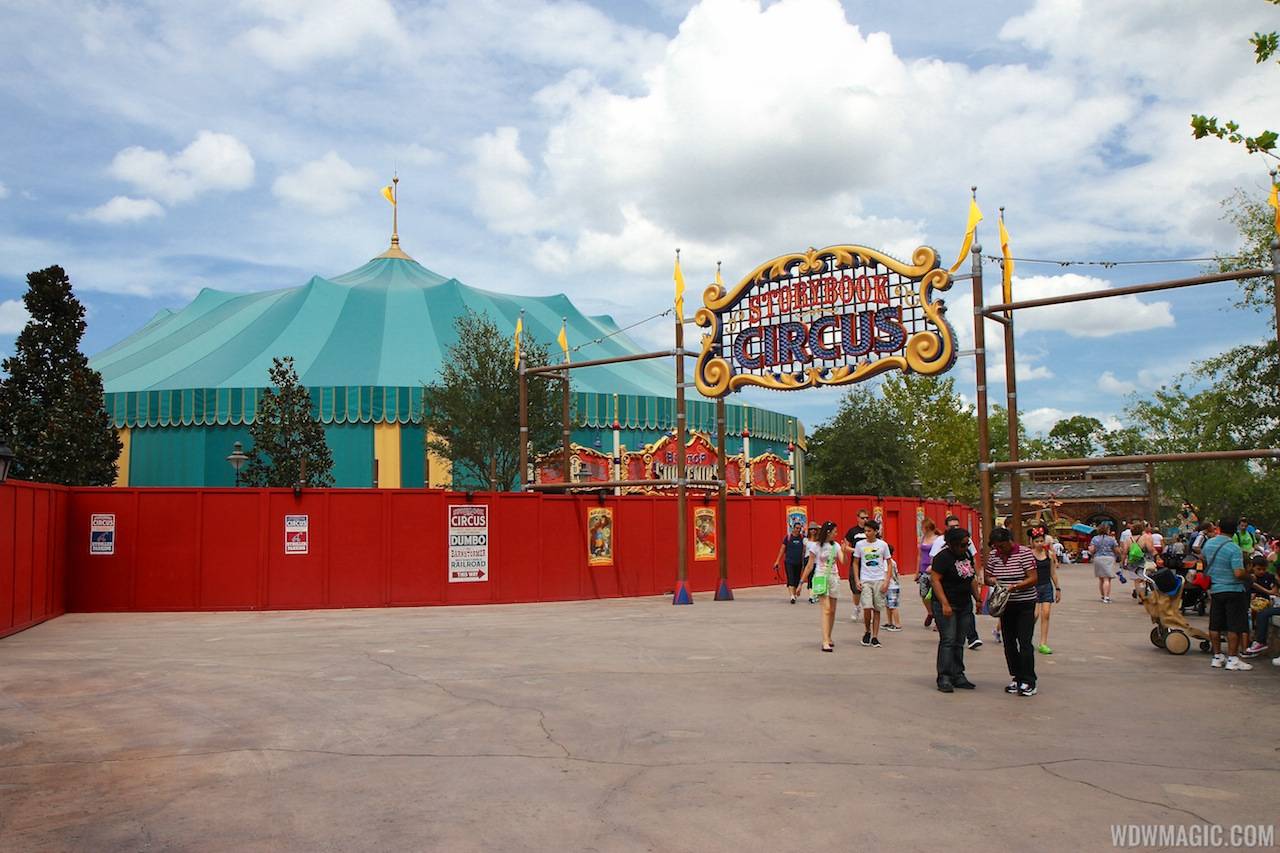 PHOTOS - Pete's Silly Sideshow and Storybook Circus marquees