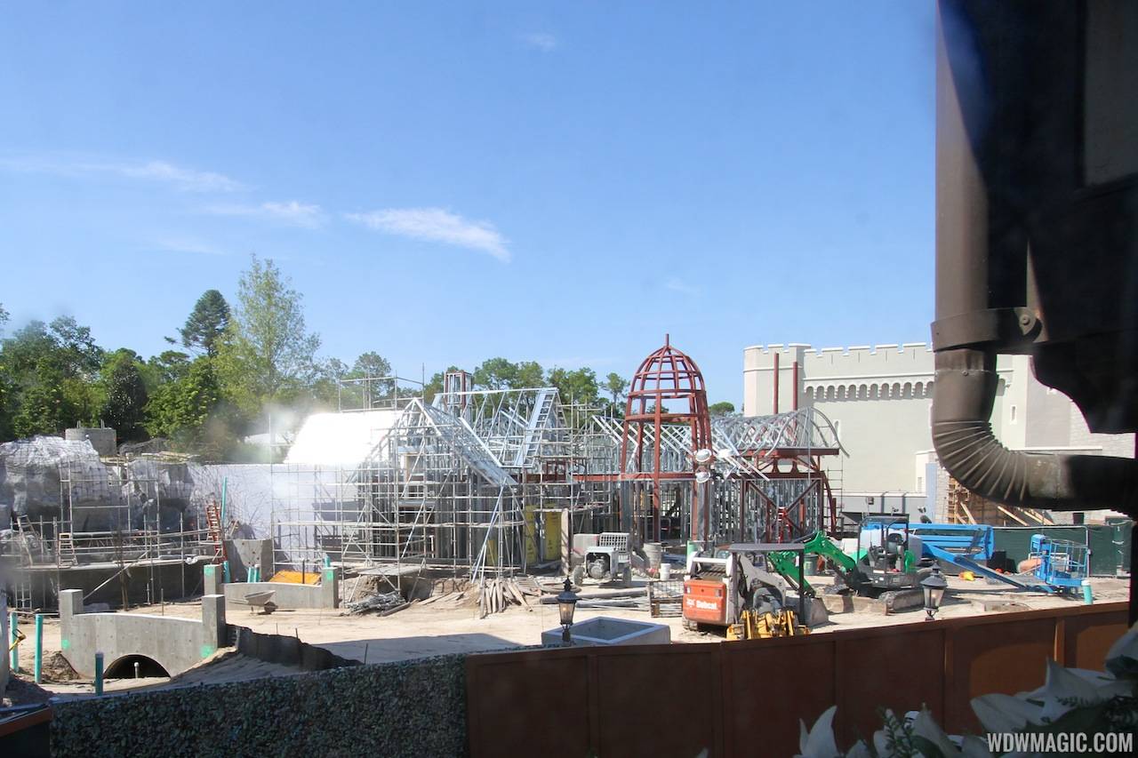 PHOTOS - Updated look at the new Fantasyland restroom construction