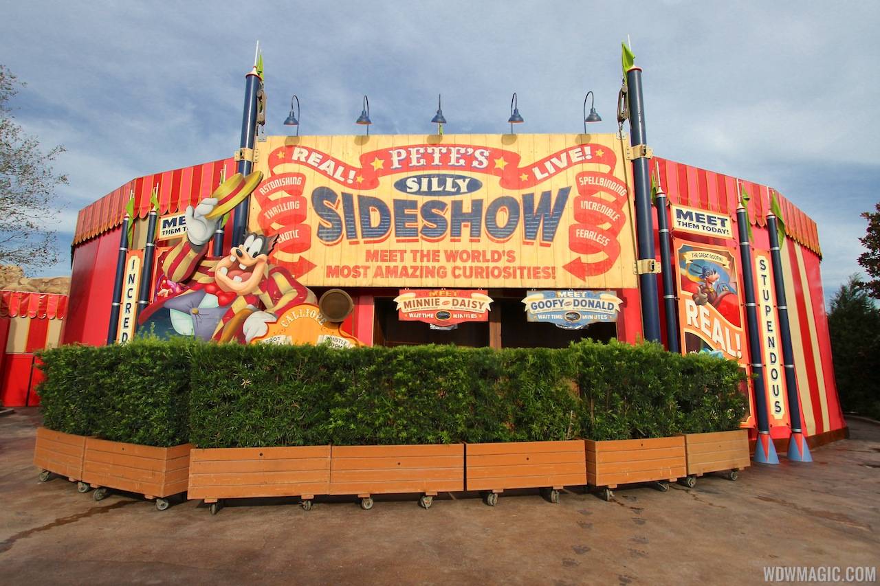Storybook Circus park - entrance to Pete's Silly Sideshow