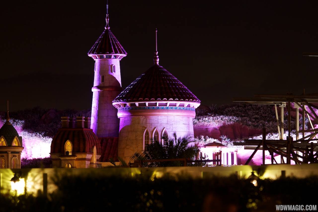 PHOTOS - Beast's Castle and Prince Eric's Castle in the new Fantasyland show-off spectacular lighting