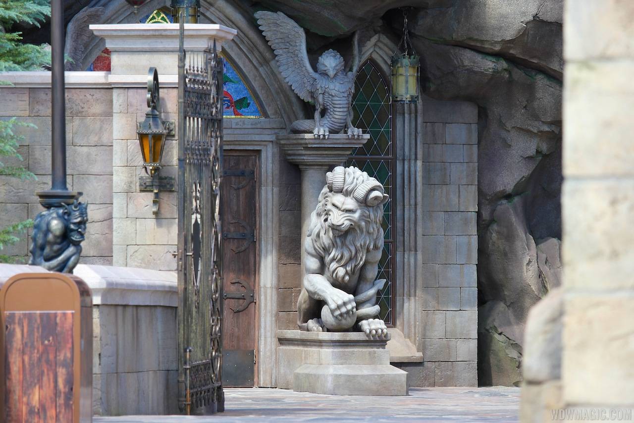 New Fantasyland Enchanted Forest - details around the entrance to Be Our Guest Restaurant