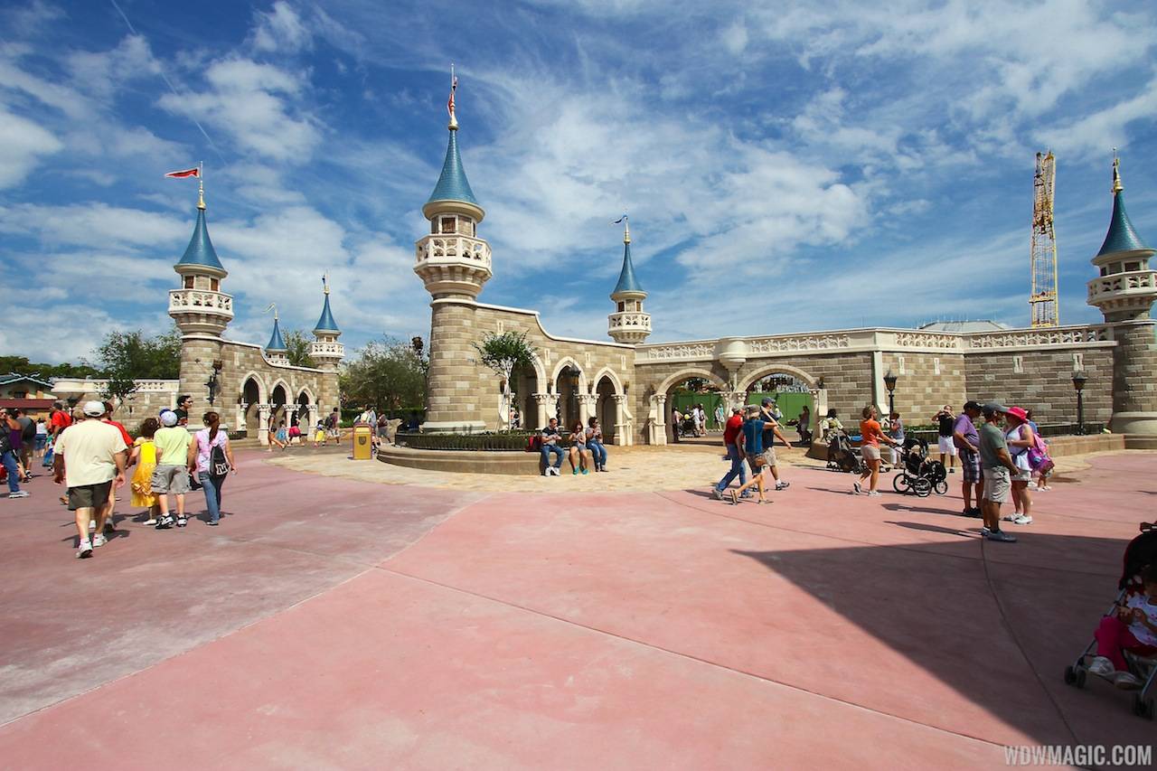 Construction walls removed around second side of the castle walls