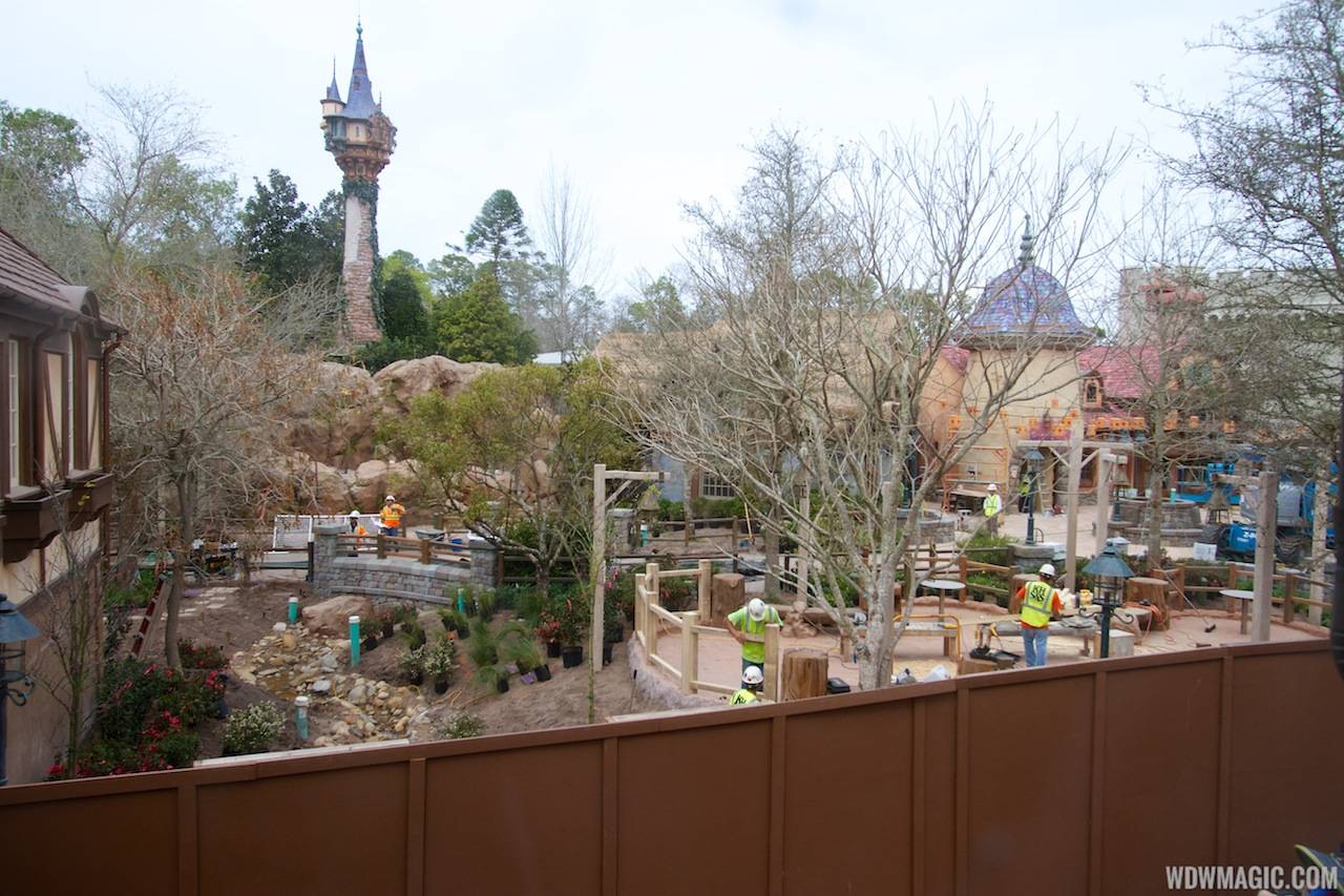 PHOTOS - Latest look at the new Fantasyland Tangled restroom area