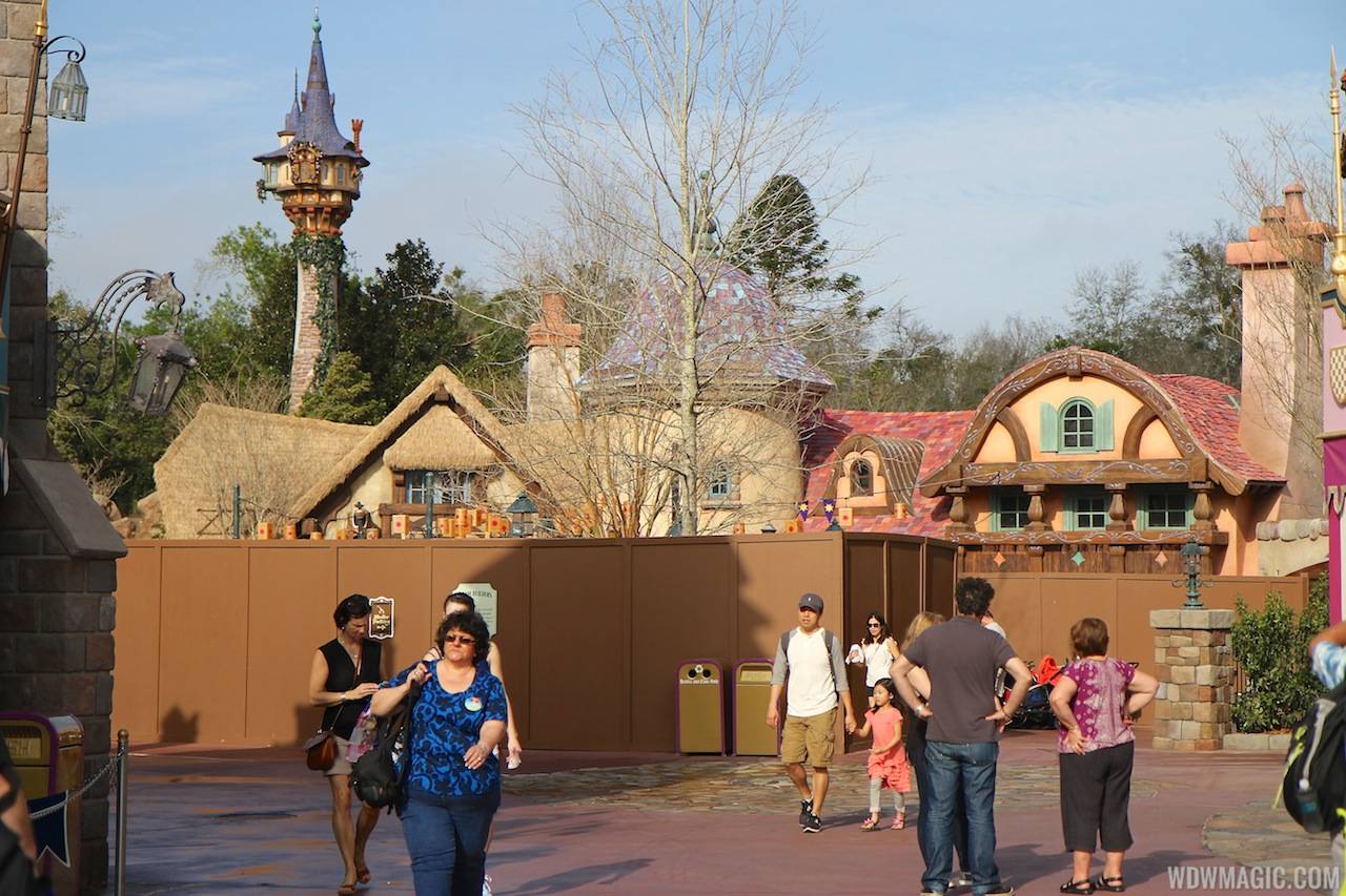 PHOTOS - Latest look at the new Fantasyland Tangled restroom area
