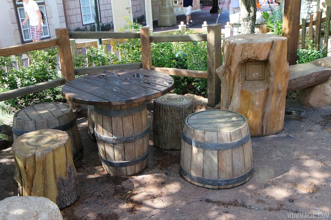 PHOTOS - USB charging stations now available in the Fantasyland Rapunzel restroom area