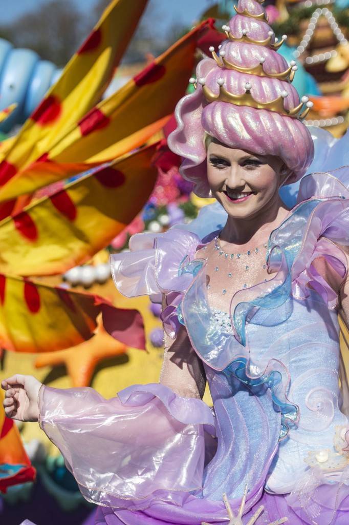 PHOTOS - New photos from 'Disney Festival of Fantasy Parade' rehearsals give a preview of Mickey and Minnie's costumes