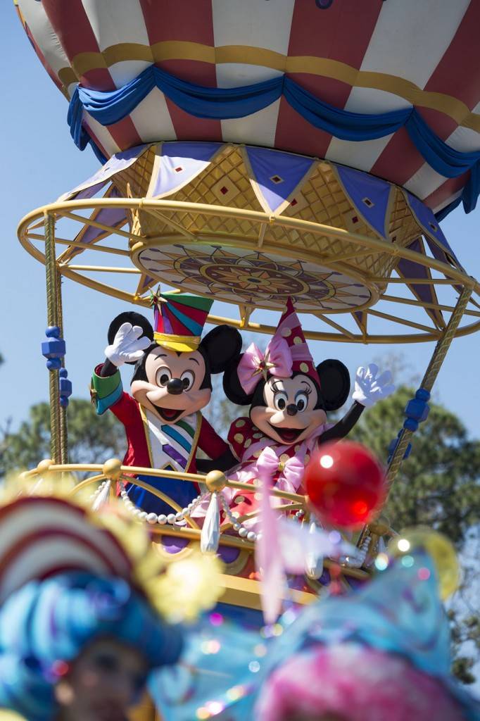 Mickey and Minnie's costumes in Disney Festival of Fantasy Parade