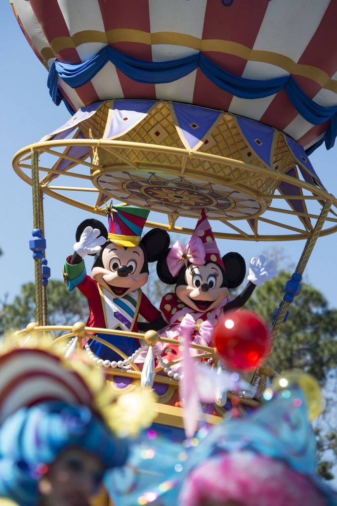 PHOTOS - New photos from 'Disney Festival of Fantasy Parade' rehearsals give a preview of Mickey and Minnie's costumes