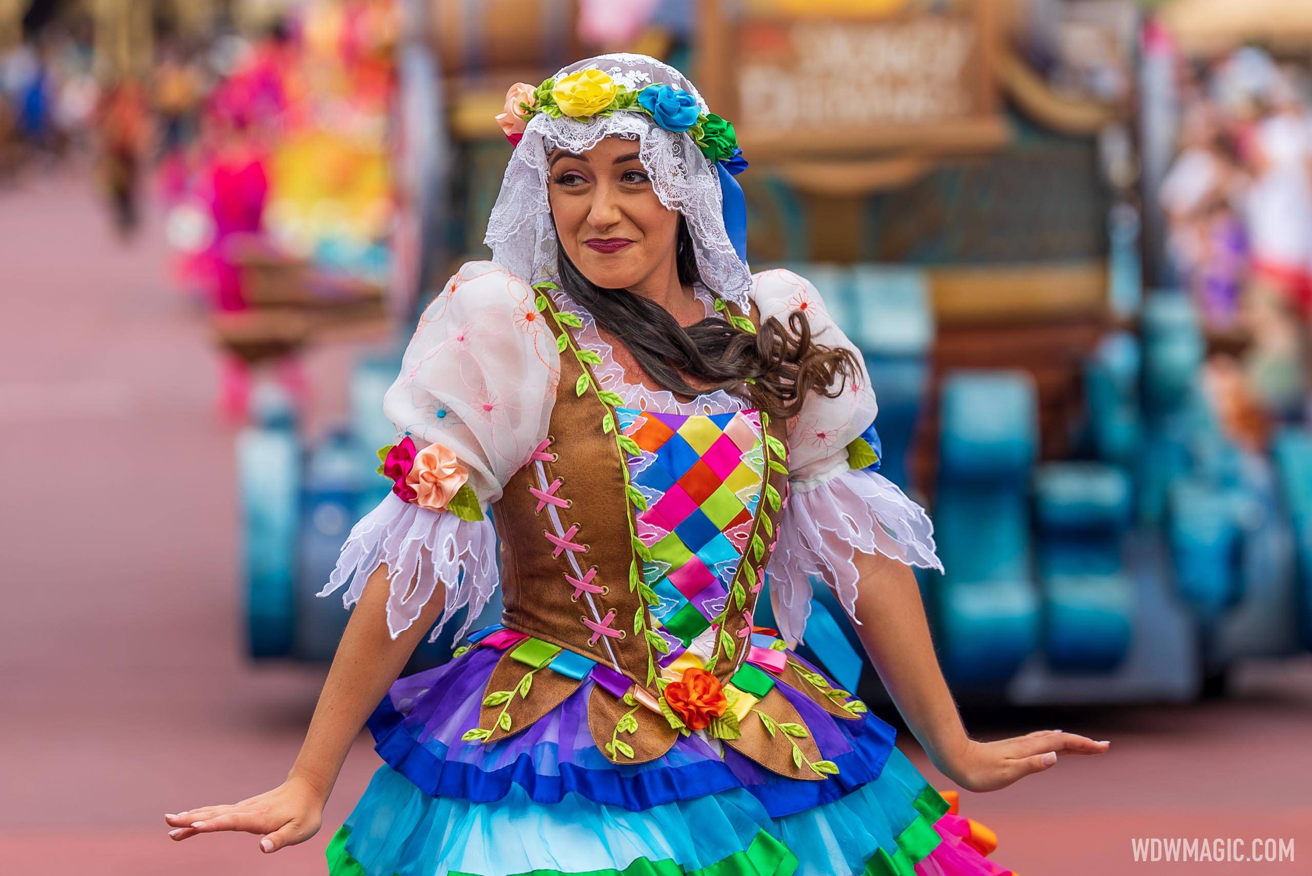 Self] Floral Maiden from Disney's Festival of Fantasy Parade : r/cosplay