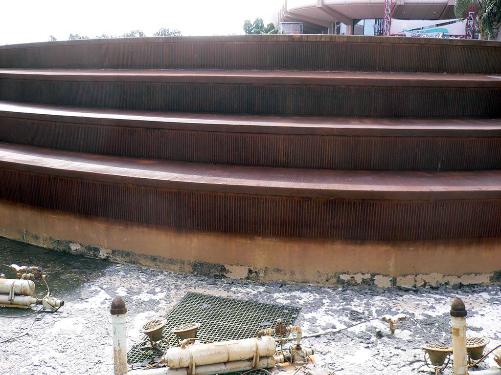 Fountain of Nations drained for refurbishment