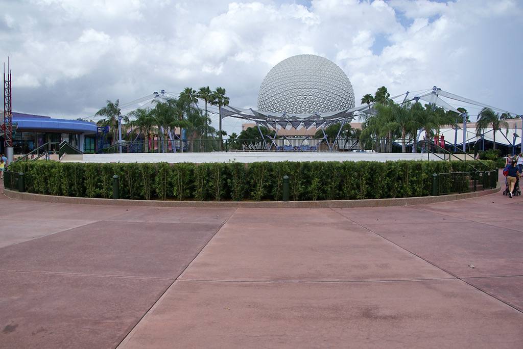 Fountain of Nations stage-side railings removed