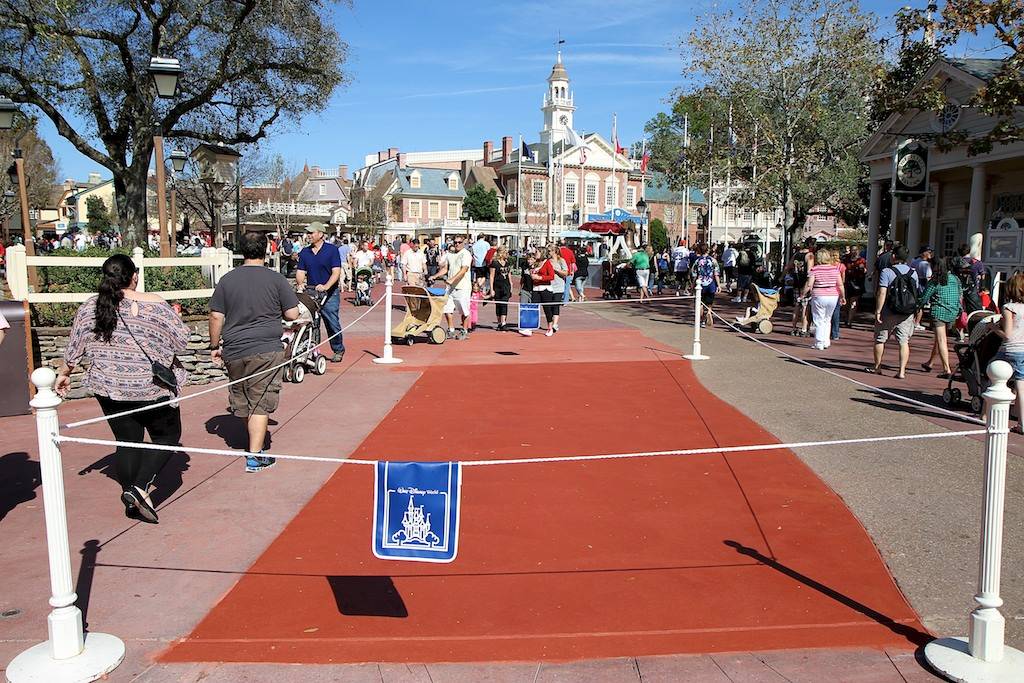 PHOTOS - A look at the Frontierland repaving project