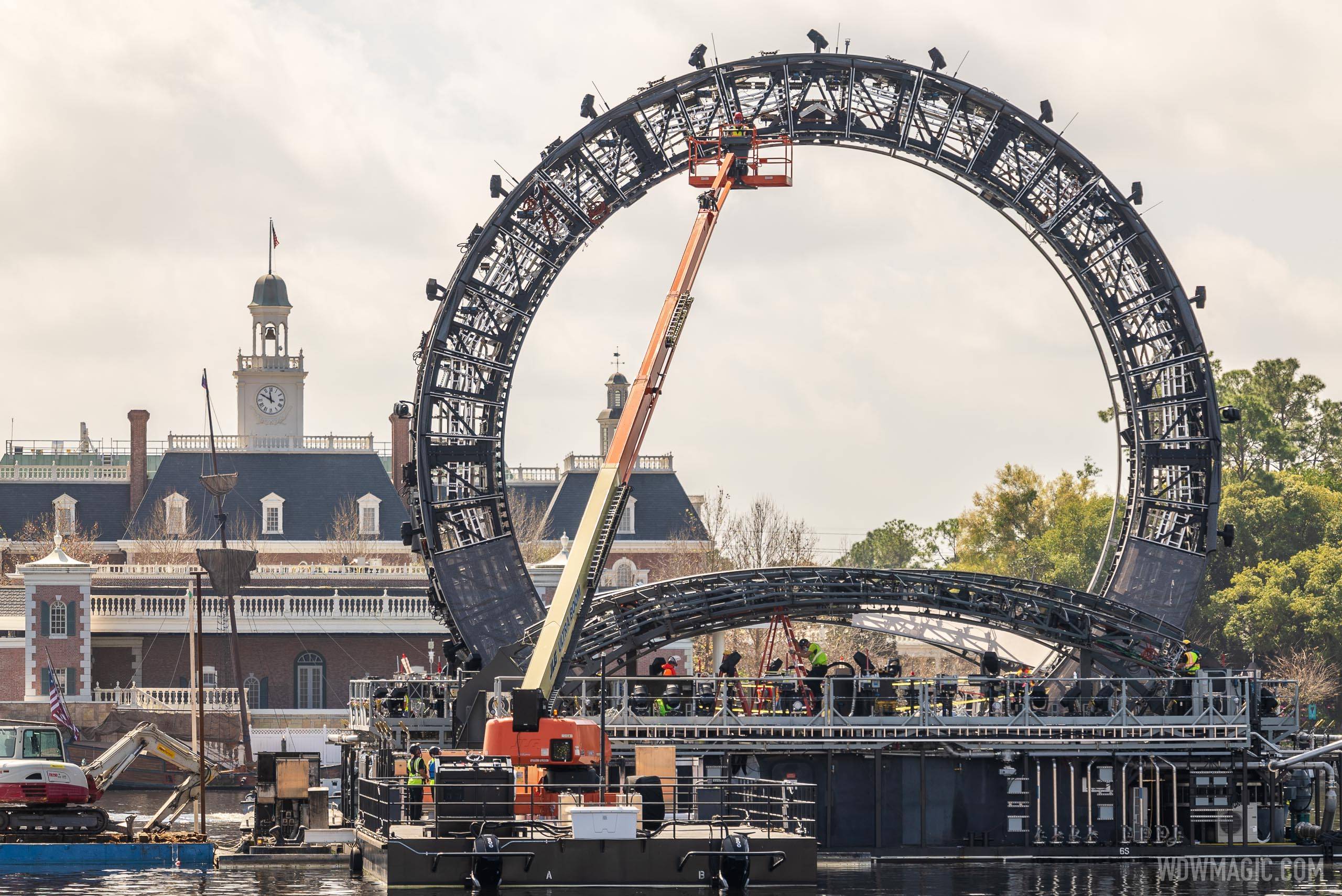 PHOTOS - How crews reach the top of the Harmonious icon barge