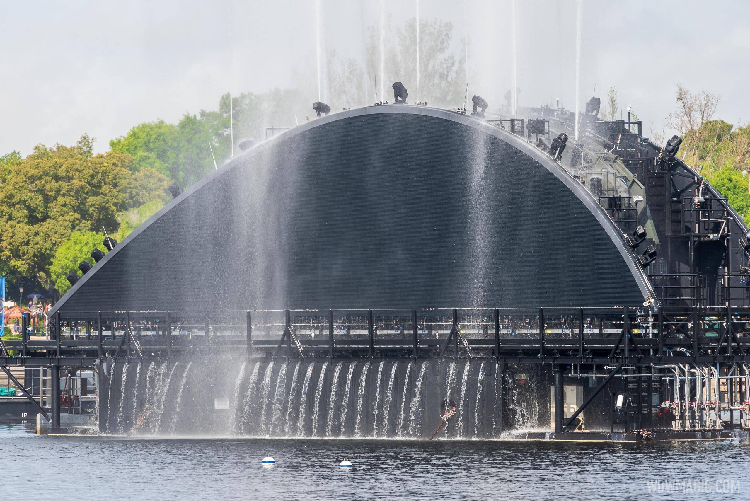 Harmonious Mexico barge fountain test and icon barge lighting test - March 24 2021