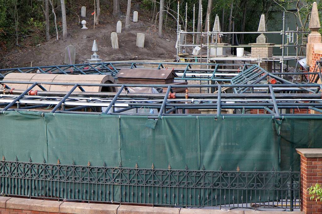 PHOTOS and VIDEO - Haunted Mansion queue area expansion and ghost projections