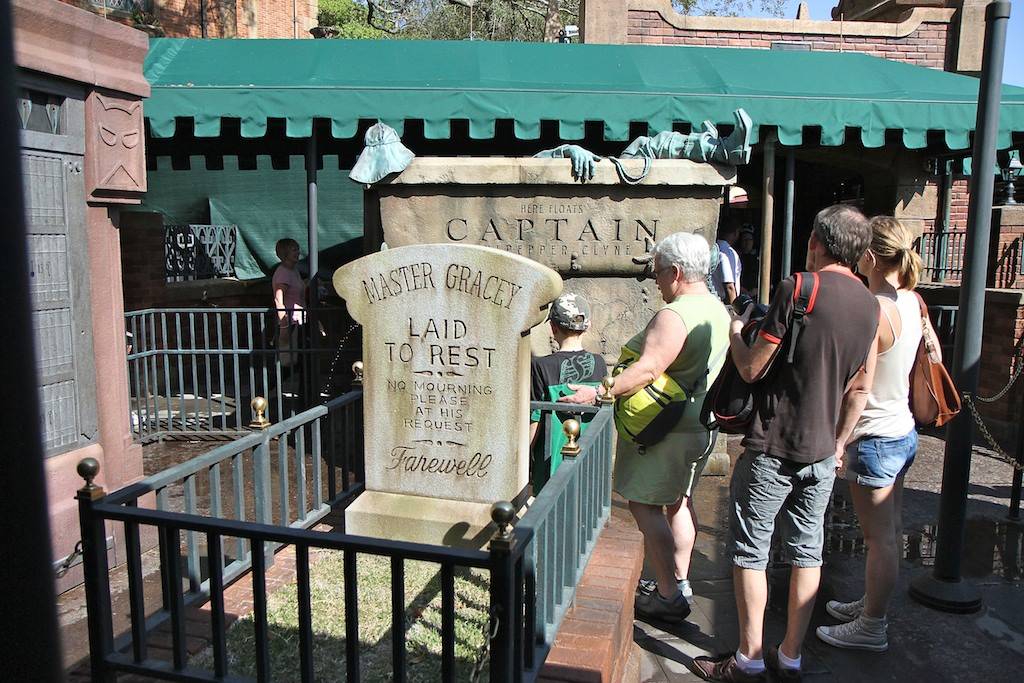 PHOTOS - New interactive Haunted Mansion queue opens for guest previews this afternoon