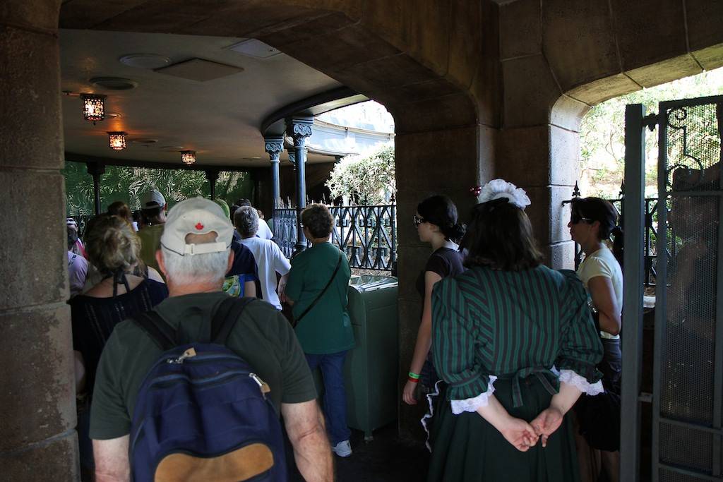Rejoining the old queue area just in front of the Mansion doors
